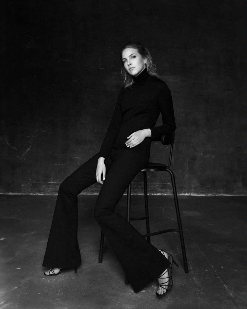 Asmeninė portretinė fotosesija studijoje – juodai baltas portretas