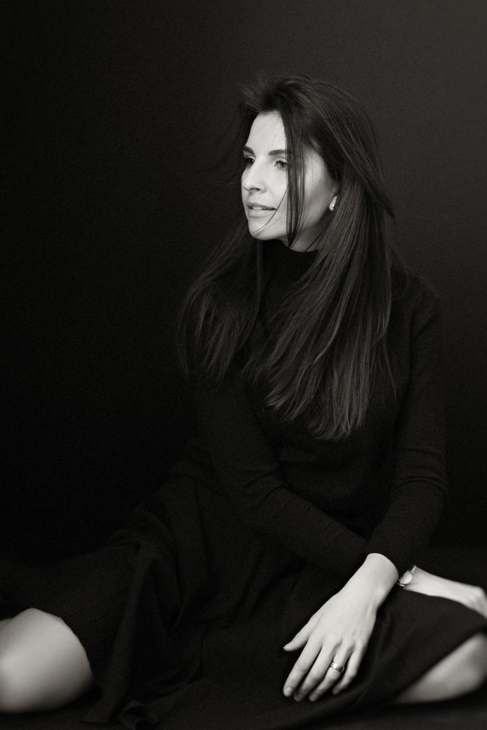 Asmeninė portretinė fotosesija studijoje – juodai baltas portretas“