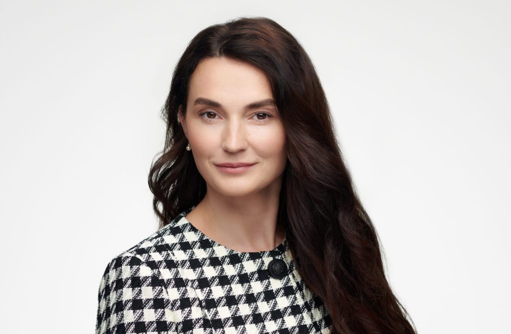 verslo portretas Vilniuje, profesionalus headshot šviesiame fone