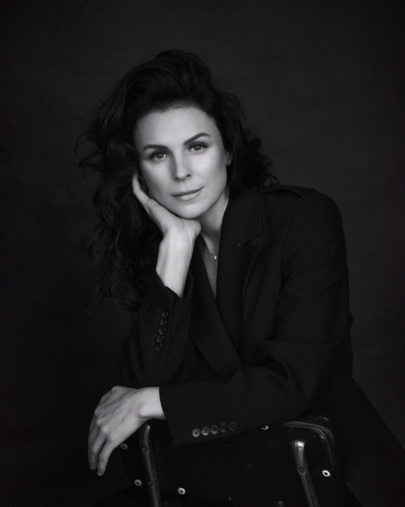 Asmeninė portretinė fotosesija studijoje – juodai baltas portretas