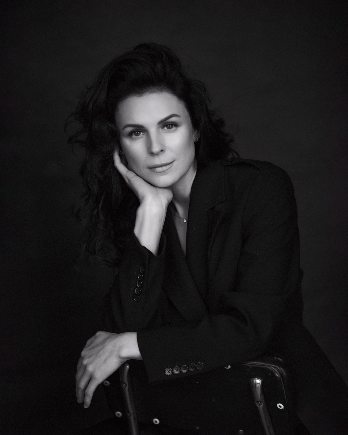 Asmeninė portretinė fotosesija studijoje – juodai baltas portretas