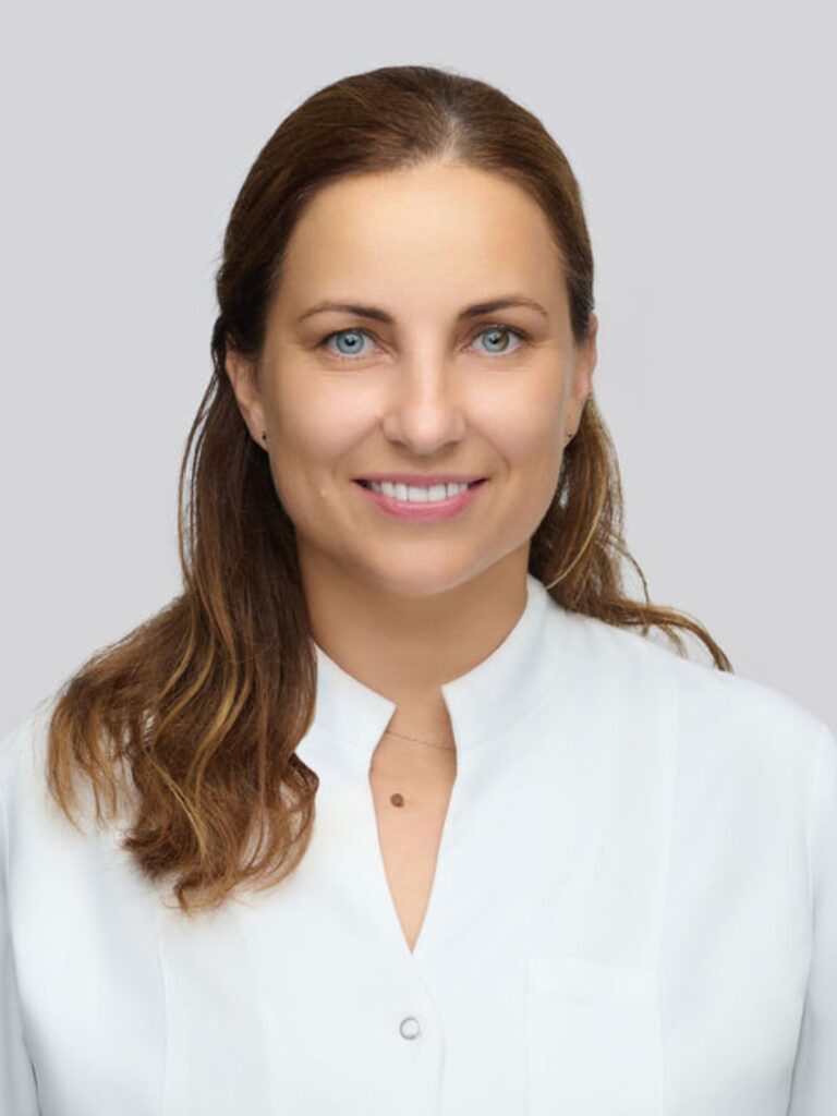 gydytojos portretas klinikos svetainei